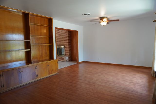 821 N Hampton Road, Dallas, TX 75208