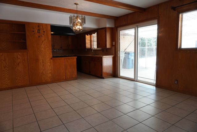 821 N Hampton Road, Dallas, TX 75208