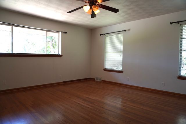 821 N Hampton Road, Dallas, TX 75208