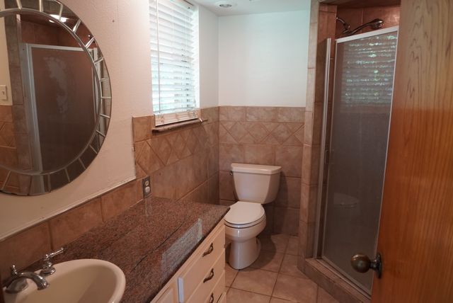 821 N Hampton Road, Dallas, TX 75208