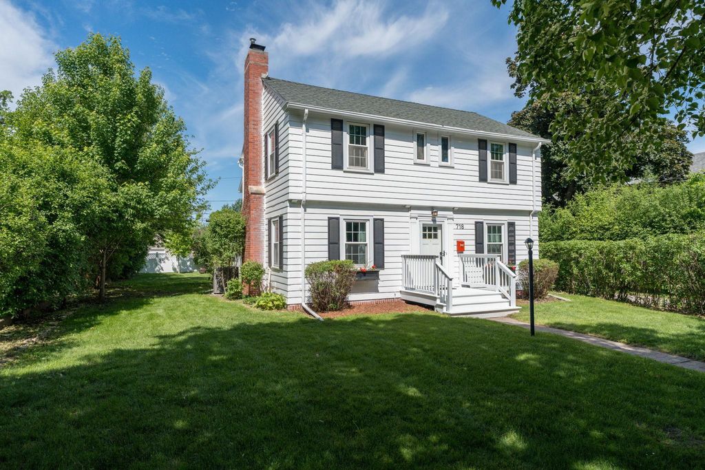 718 Baker Avenue, Mankato, MN 56001