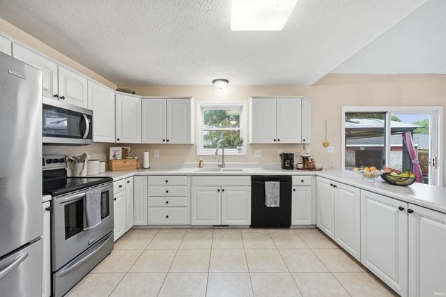 14201 W Katriene Drive, Daleville, IN 47334