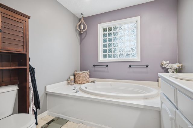 14201 W Katriene Drive, Daleville, IN 47334