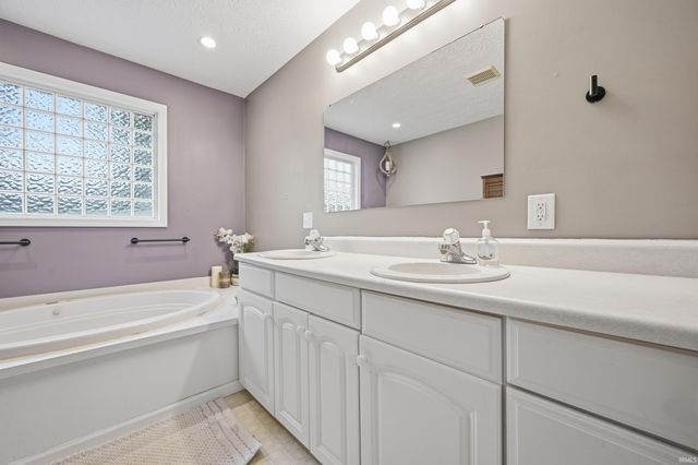 14201 W Katriene Drive, Daleville, IN 47334