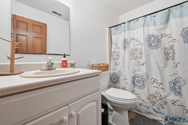 14201 W Katriene Drive, Daleville, IN 47334