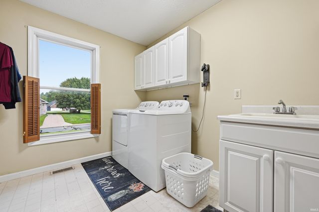 14201 W Katriene Drive, Daleville, IN 47334