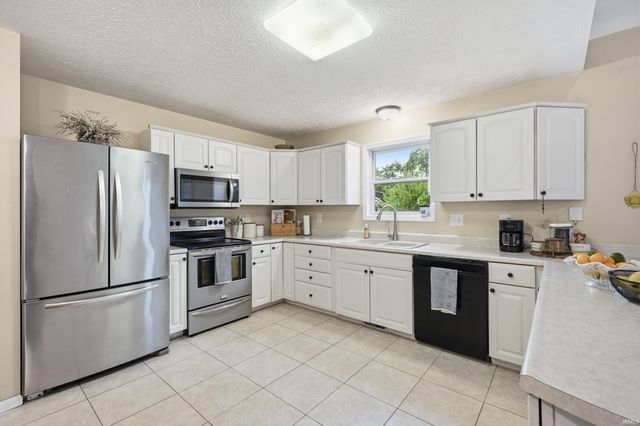 14201 W Katriene Drive, Daleville, IN 47334
