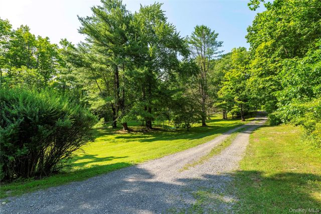 71 W Pine Road, Staatsburg, NY 12580