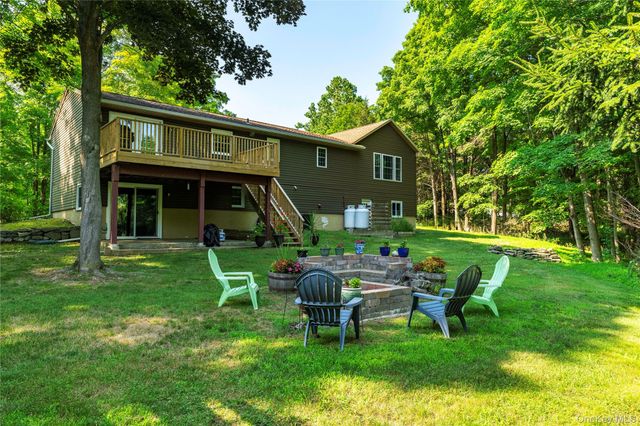 71 W Pine Road, Staatsburg, NY 12580