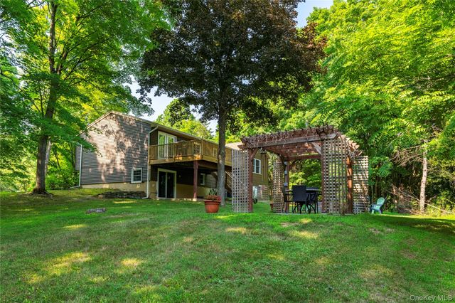 71 W Pine Road, Staatsburg, NY 12580