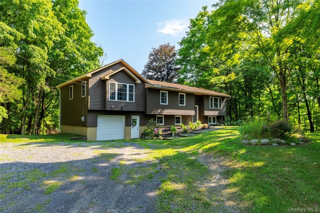 71 W Pine Road, Staatsburg, NY 12580