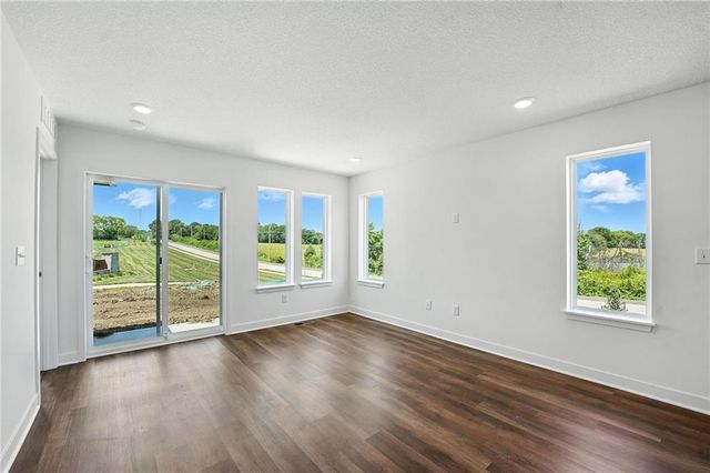 8716 SW Brickell Drive, Blue Springs, MO 64064