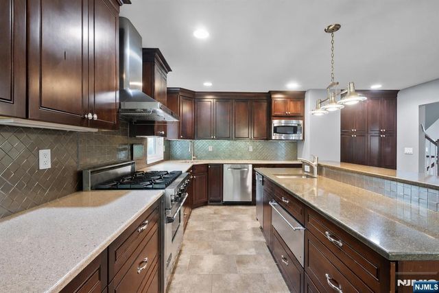 1759 Lilbet Road, Teaneck, NJ 07666