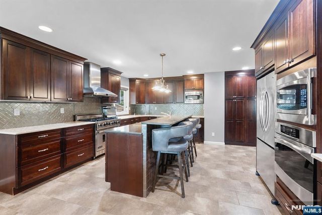 1759 Lilbet Road, Teaneck, NJ 07666