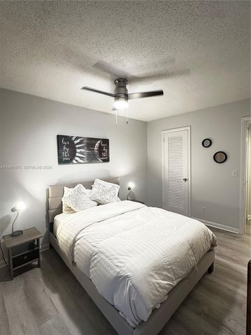 220 Cambridge I 220, West Palm Beach, FL 33417