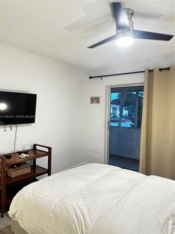 220 Cambridge I 220, West Palm Beach, FL 33417