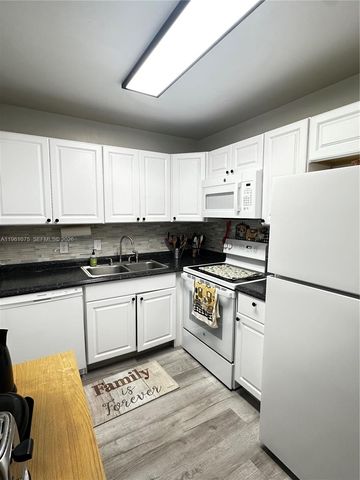 220 Cambridge I 220, West Palm Beach, FL 33417