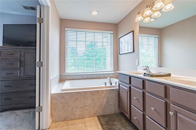 5223 Chandler Way, South Whitehall Twp, PA 18069