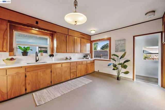 2515 Noble Ave, Alameda, CA 94501