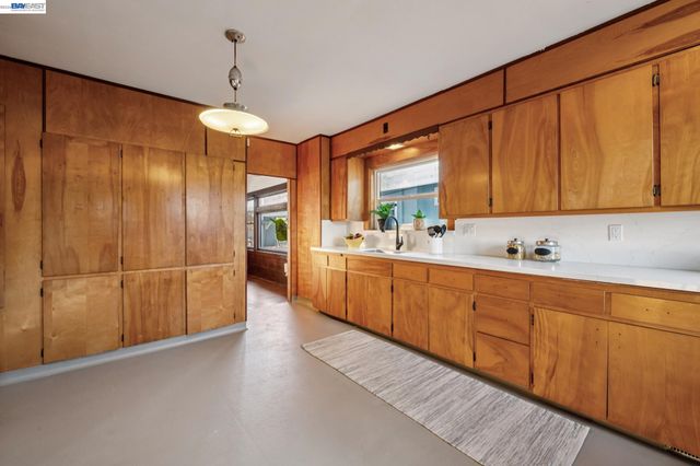 2515 Noble Ave, Alameda, CA 94501