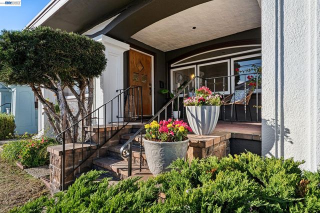 2515 Noble Ave, Alameda, CA 94501