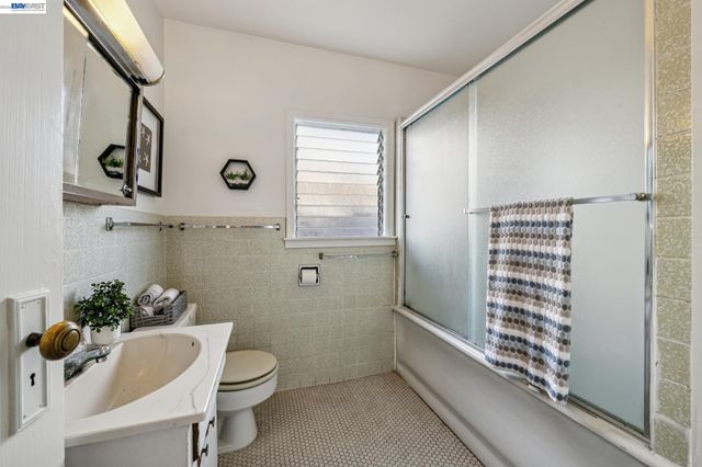 2515 Noble Ave, Alameda, CA 94501