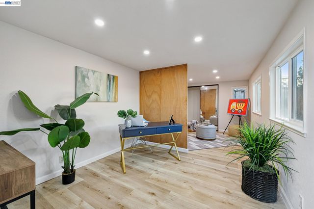 2515 Noble Ave, Alameda, CA 94501