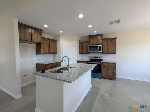 1023 Fieldstone Drive, Lampasas, TX 76550