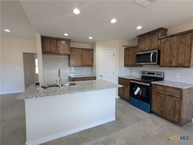 1023 Fieldstone Drive, Lampasas, TX 76550