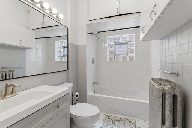 315 S Maple Avenue, Oak Park, IL 60302