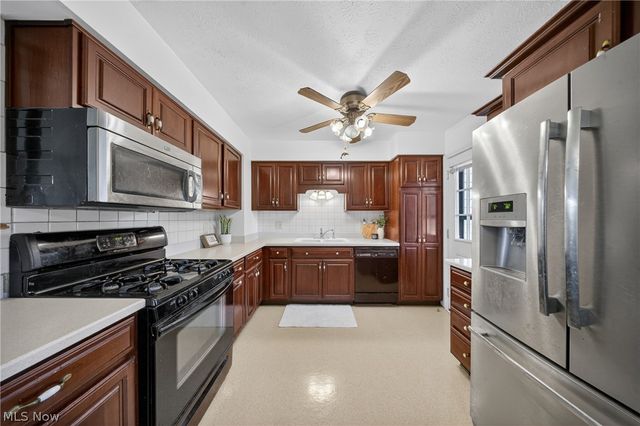 466 Colgate Avenue, Elyria, OH 44035