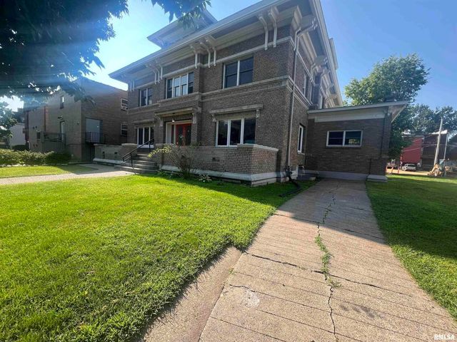 431 5TH Avenue S 17, Clinton, IA 52732