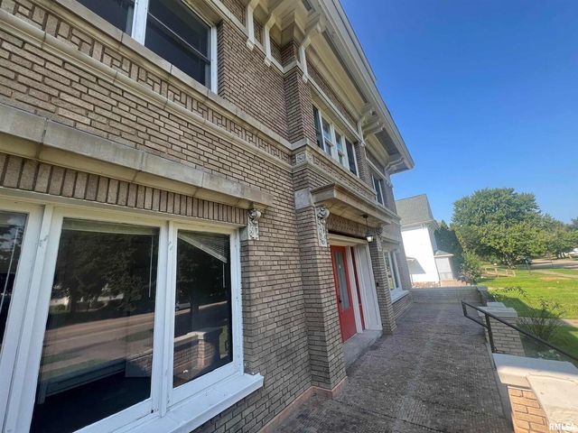 431 5TH Avenue S 17, Clinton, IA 52732