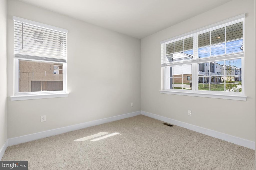 Image 4 of property listing at 5121 GLISTENING POND WAY, Upper Marlboro, MD 20772