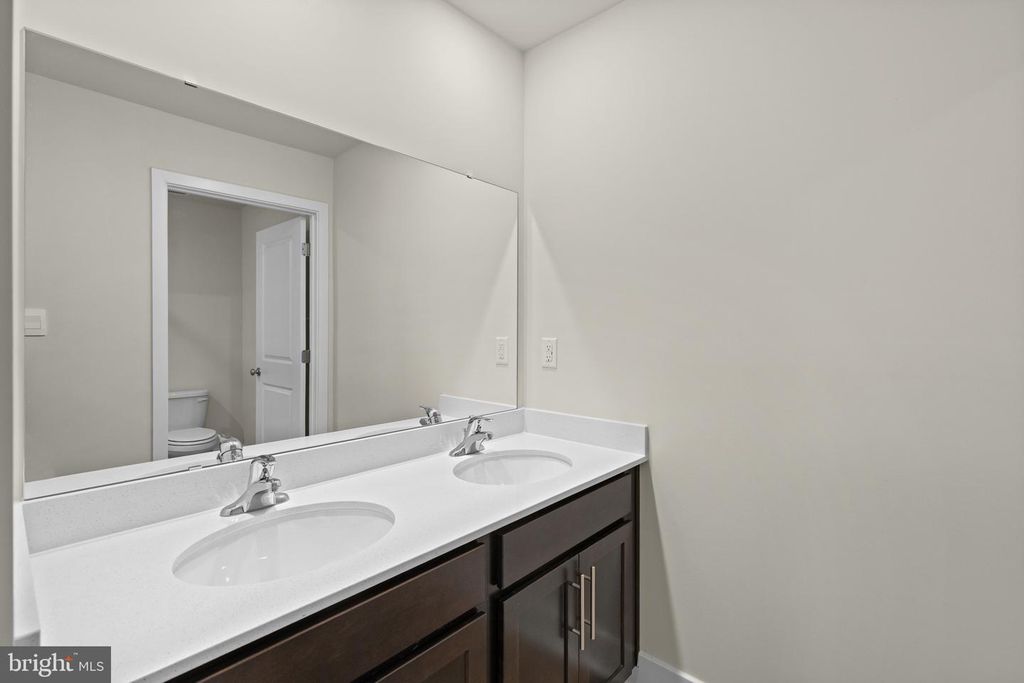 Image 51 of property listing at 5121 GLISTENING POND WAY, Upper Marlboro, MD 20772