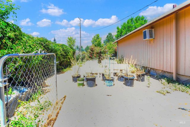 1107 Lake Lowell Ave., Nampa, ID 83686