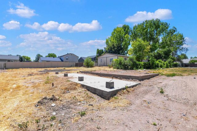 1107 Lake Lowell Ave., Nampa, ID 83686
