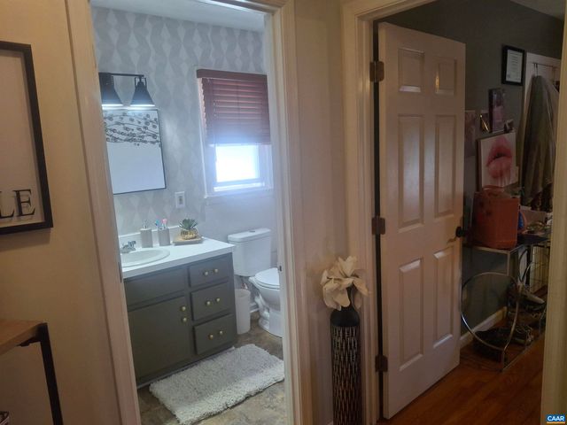 642 N DELPHINE AVE, Waynesboro, VA 22980