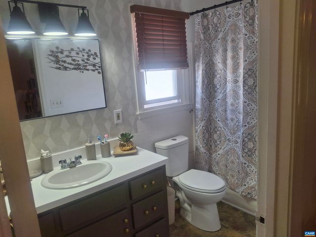 642 N DELPHINE AVE, Waynesboro, VA 22980