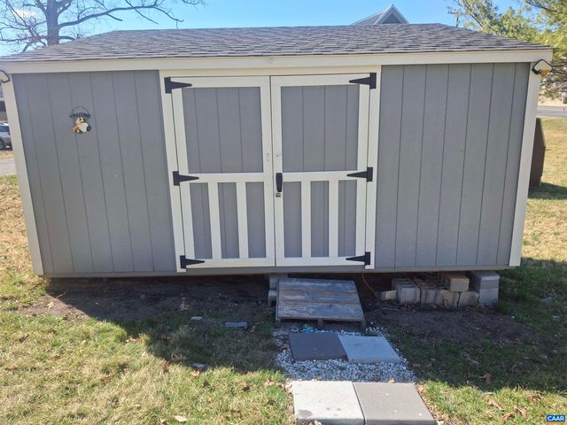 642 N DELPHINE AVE, Waynesboro, VA 22980