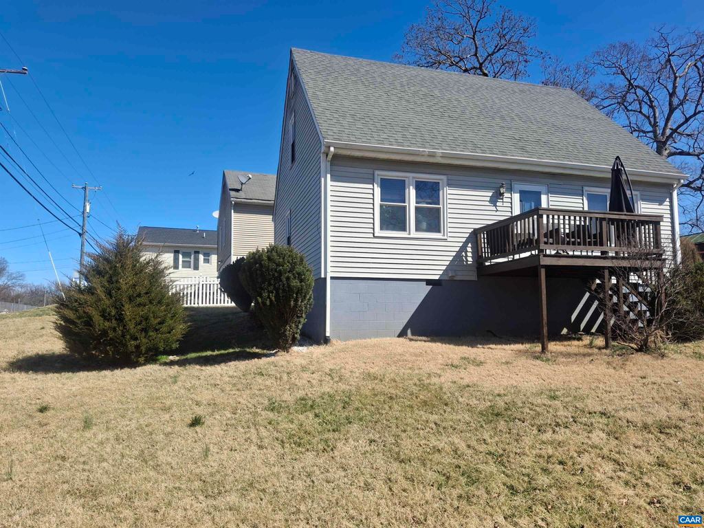 642 N DELPHINE AVE, Waynesboro, VA 22980
