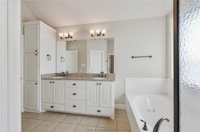 4105 Shallow Creek Loop, College Station, TX 77845