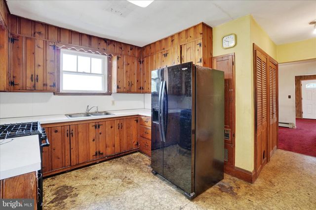 16 E TOLNA RD, Shrewsbury, PA 17361