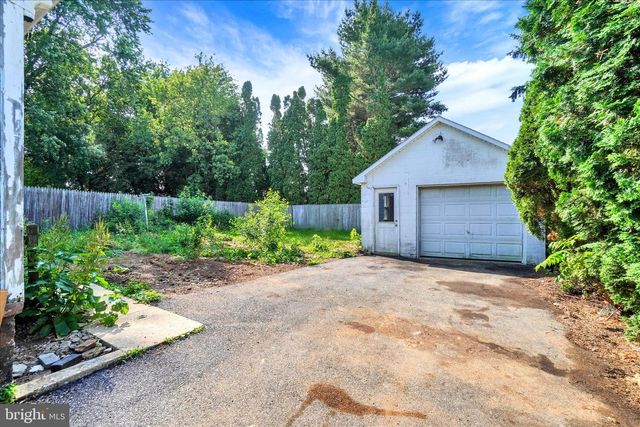 16 E TOLNA RD, Shrewsbury, PA 17361
