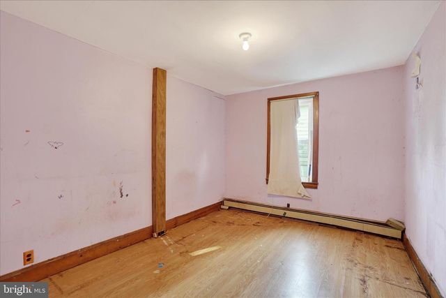 16 E TOLNA RD, Shrewsbury, PA 17361