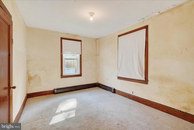 16 E TOLNA RD, Shrewsbury, PA 17361