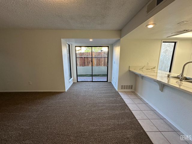 3501 Bernard Street 12B, Bakersfield, CA 93306