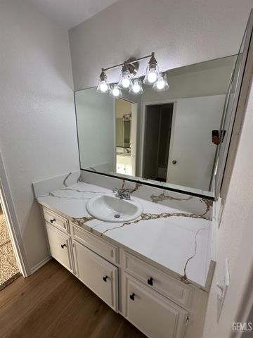 3501 Bernard Street 12B, Bakersfield, CA 93306