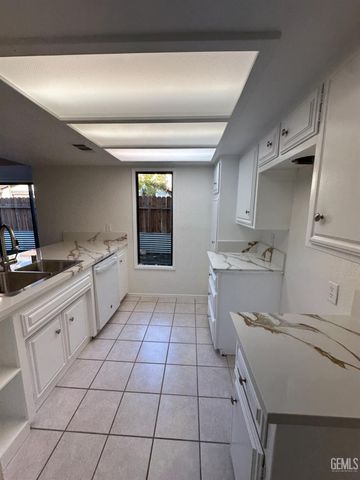 3501 Bernard Street 12B, Bakersfield, CA 93306