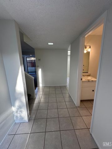 3501 Bernard Street 12B, Bakersfield, CA 93306